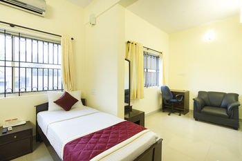 Super Oyo Capital O Premium Hotel Victoria Heights Near Sri Someshwara Swami Temple Bangalore Exterior photo